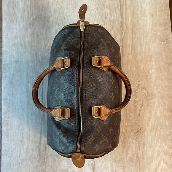 Louis Vuitton Monogram Speedy 30 - Picture 9 of 17